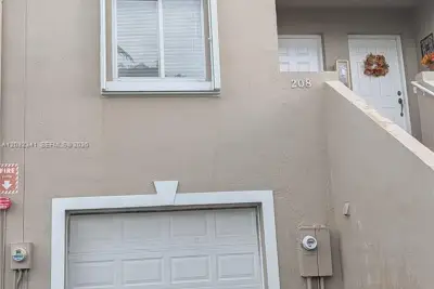 208 Riviera Cir #67-10, Weston: photo 1 of 18