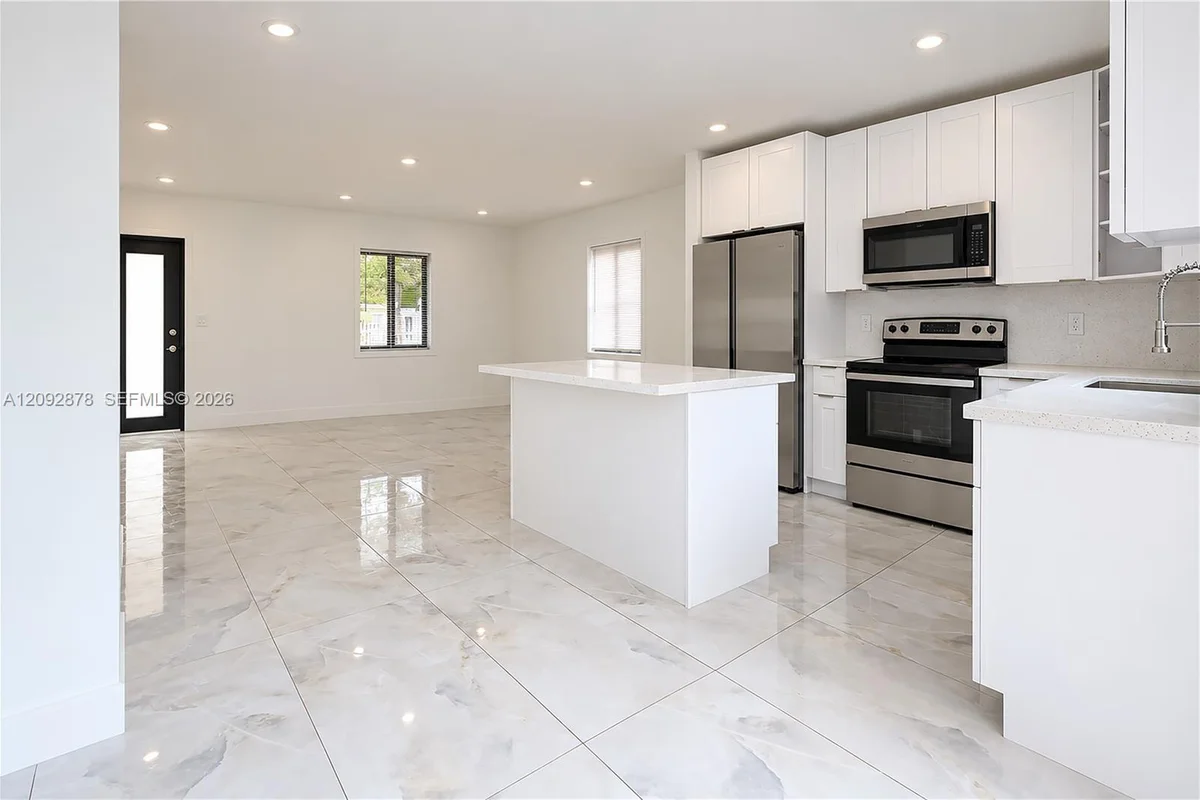835 NW 126th St, North Miami: photo 1 of 29