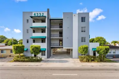 4332 W Flagler #301, Miami: photo 1 of 19
