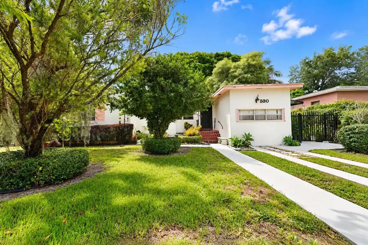 330 NW 144th St, Miami: photo 1 of 24