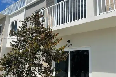 25850 SW 144th Ave, Homestead: photo 1 of 19