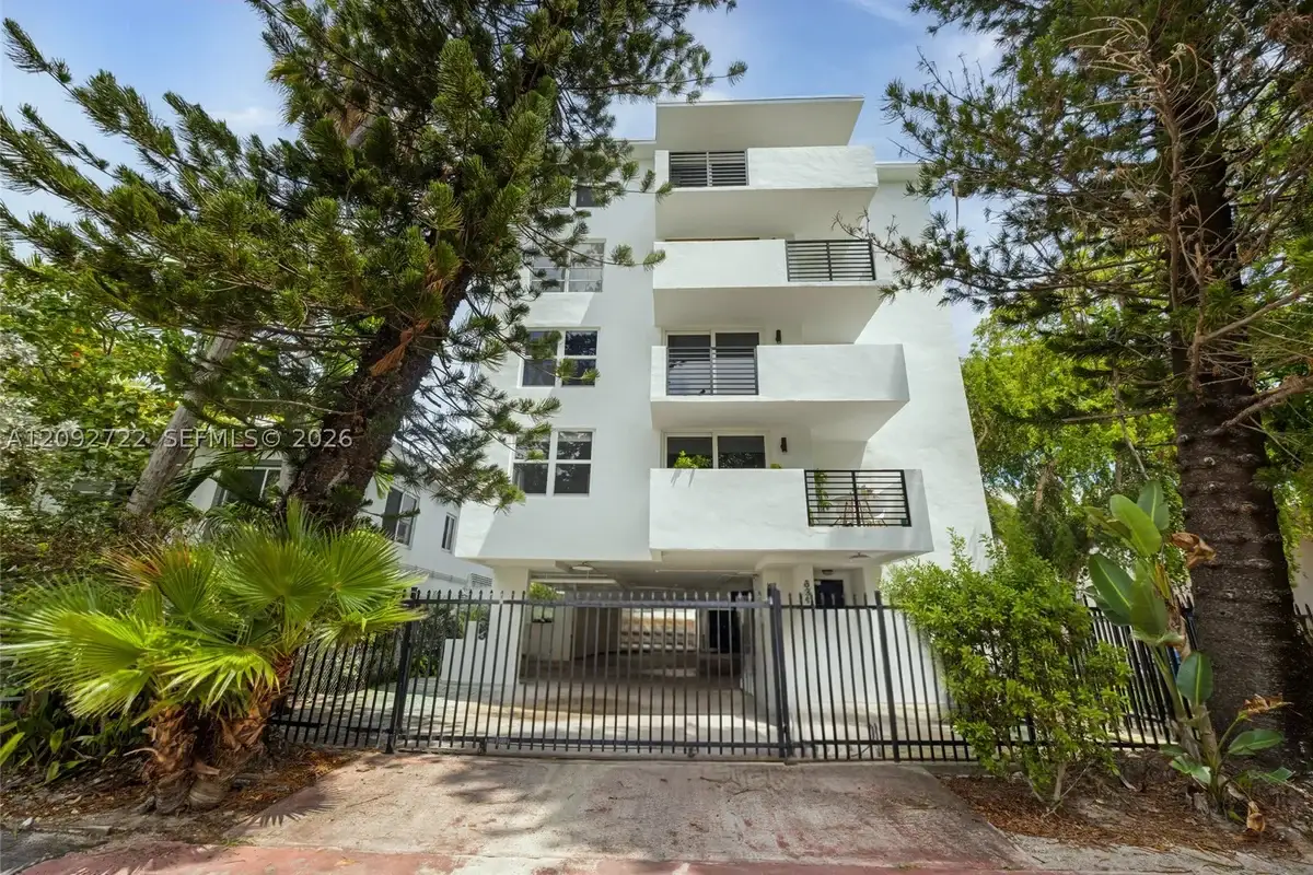 631 Jefferson Ave #304, Miami Beach: photo 1 of 58