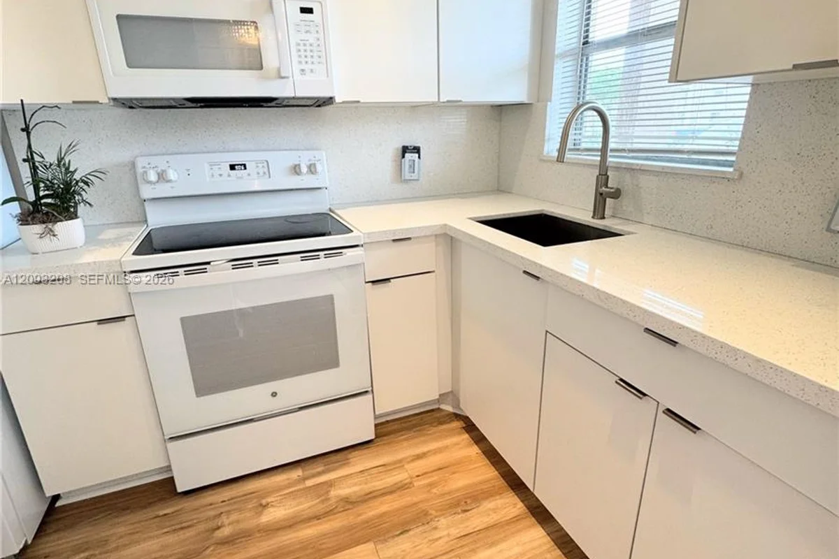 8500 Sunrise Lakes Blvd #103, Sunrise: photo 1 of 8