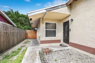 281 SW 83rd Ave, North Lauderdale: photo 1 of 27