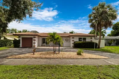 6500 NE 21st Dr, Fort Lauderdale: photo 1 of 27