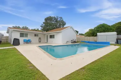 4999 SW 6th St, Margate: photo 1 of 38