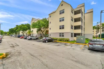 8255 Lake Dr #304, Doral: photo 1 of 26