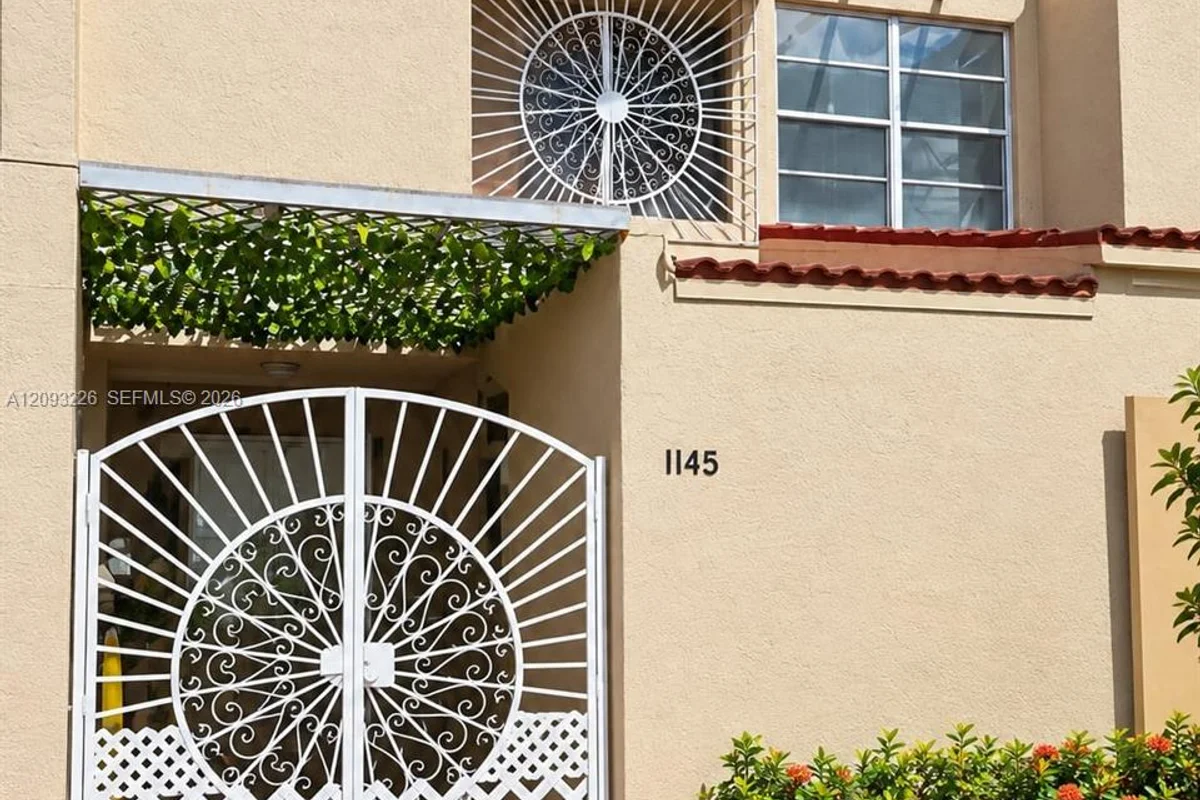 1145 W 42nd St #26, Hialeah: photo 1 of 14