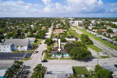 1114 7th Ave N, Lake Worth Beach: photo 1 of 20