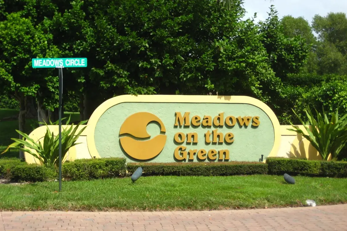 318 Meadows Cir, Boynton Beach: photo 1 of 19
