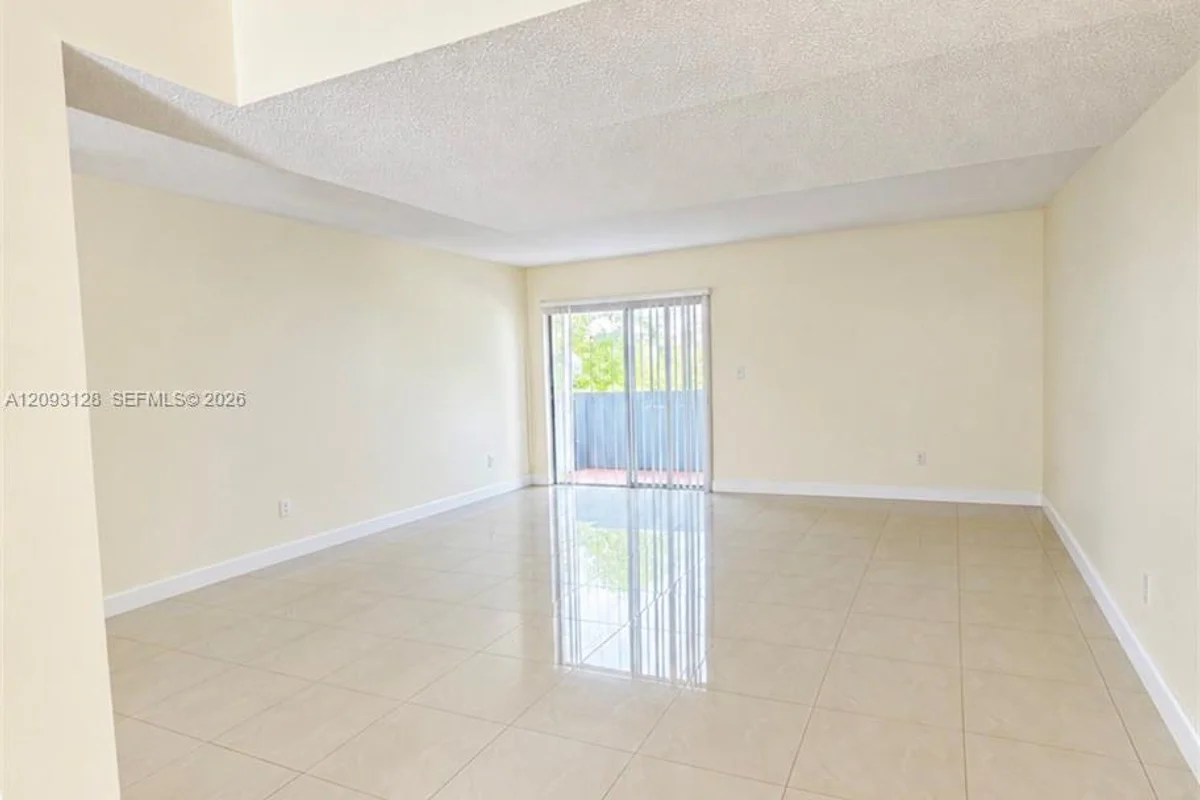 9357 Fontainebleau Blvd #D310, Miami: photo 1 of 11