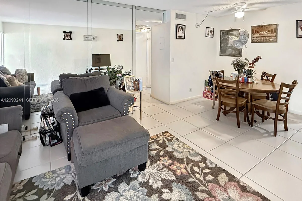 10184 Twin Lakes Dr #13-D, Coral Springs: photo 1 of 9