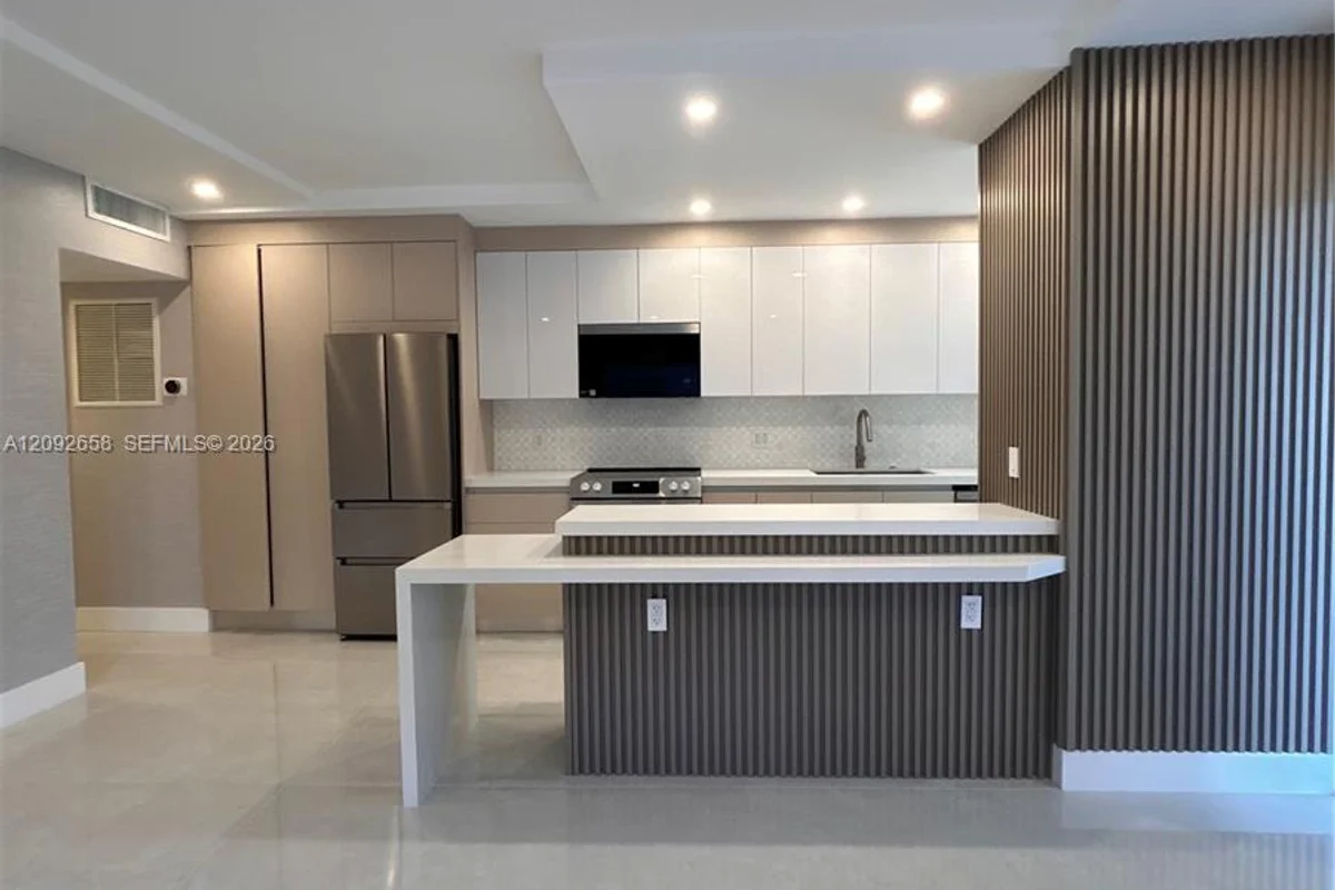 2430 NE 135th St #201, North Miami: photo 1 of 27