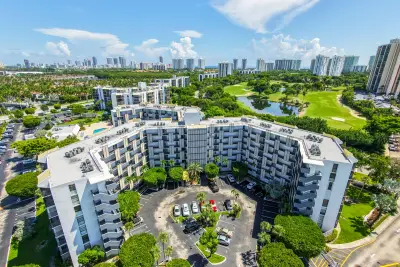 20400 W Country Club Dr #809, Aventura: photo 1 of 17