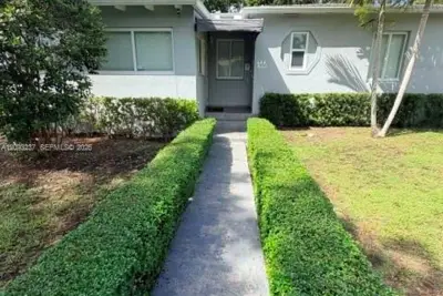 6277 SW 13th St, West Miami: photo 1 of 17