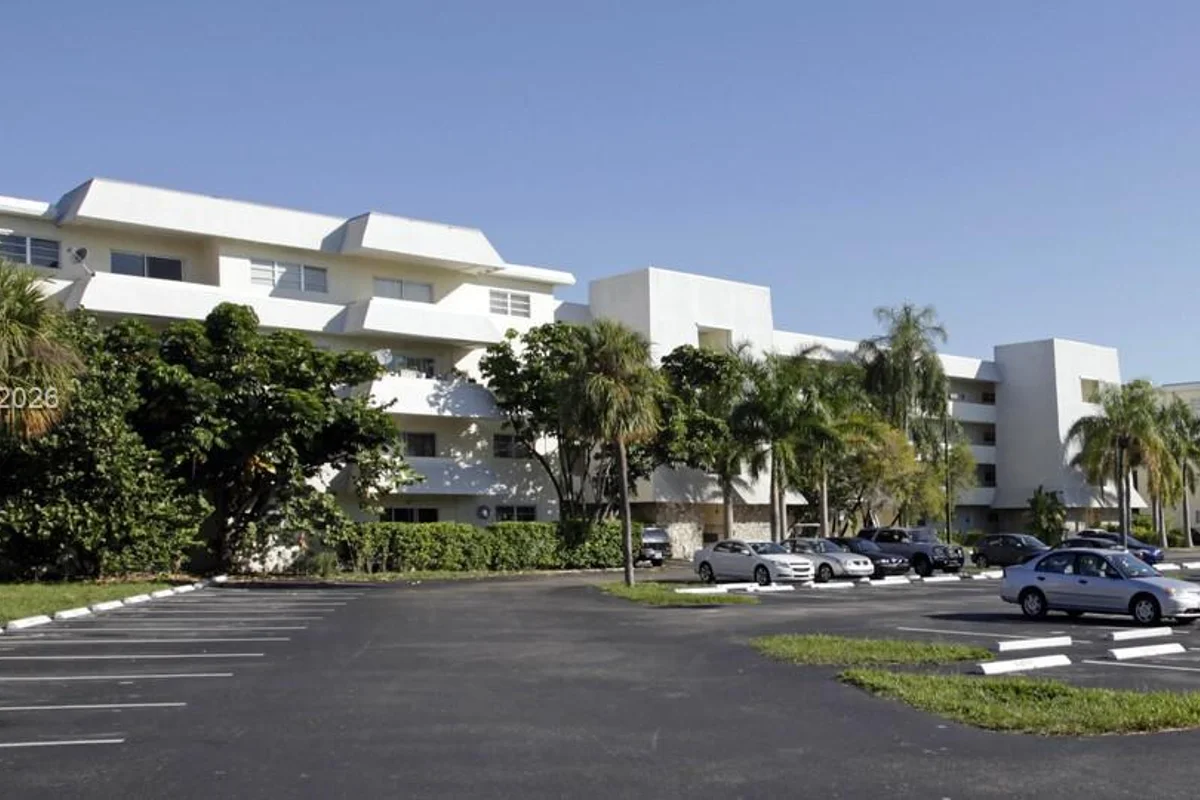 7410 SW 82nd St #K410, Miami: photo 1 of 14