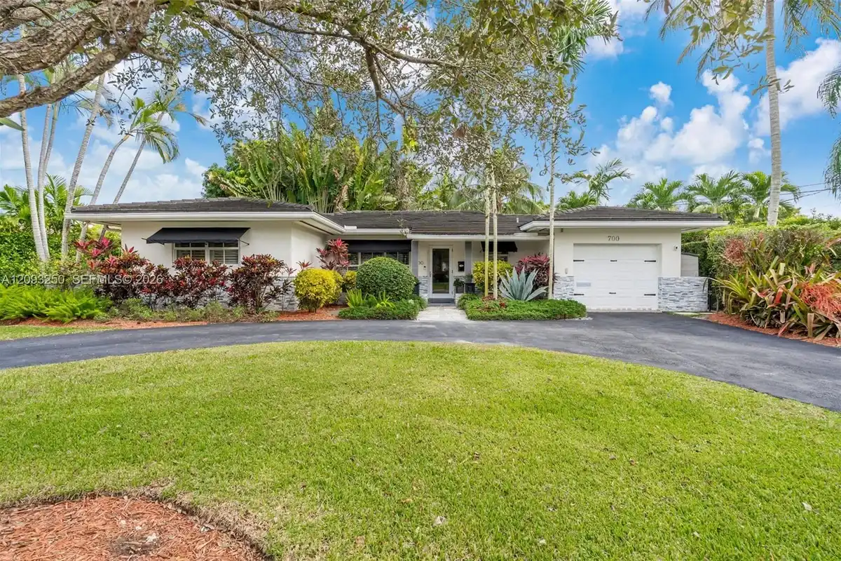 700 Vilabella Ave, Coral Gables: photo 1 of 55