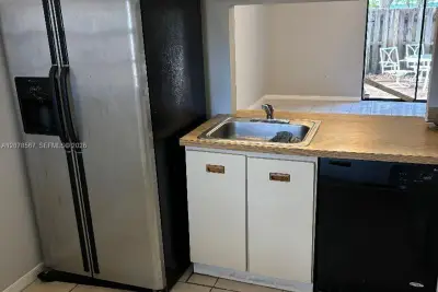 1157 NE 210th Ter, Miami: photo 1 of 9