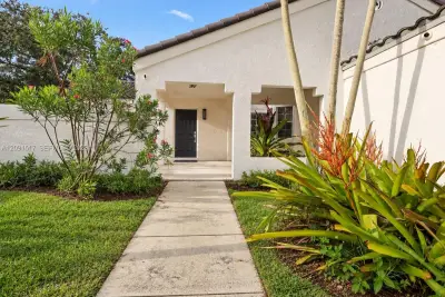15221 SW 158th St, Miami: photo 1 of 62