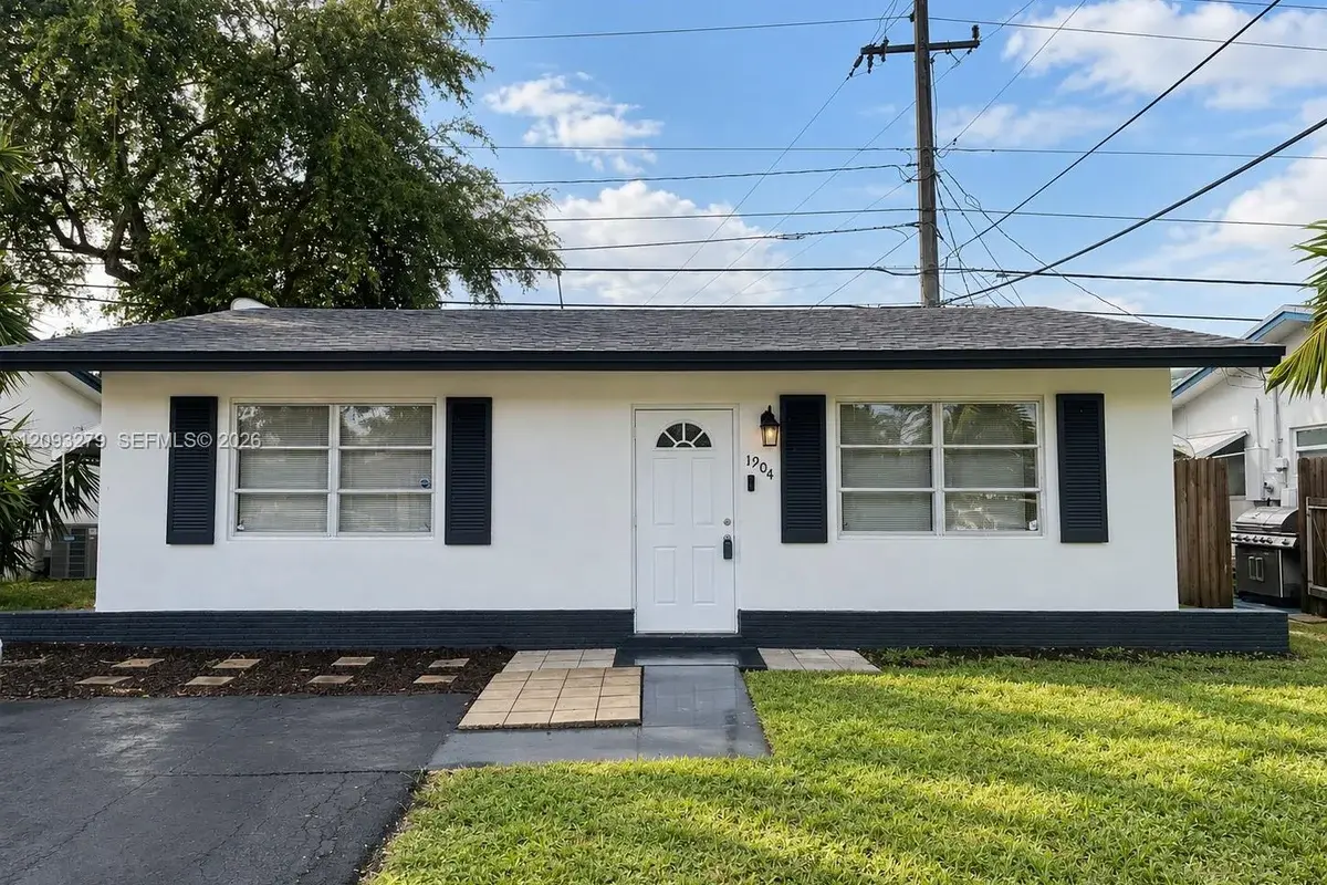 1904 NW 45th Ct, Tamarac: photo 1 of 11