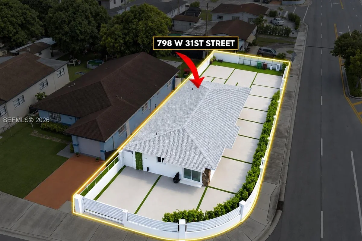 798 W 31st St, Hialeah: photo 1 of 19