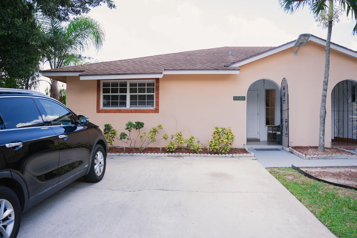 1425 Riverside Cir, Wellington: photo 1 of 25
