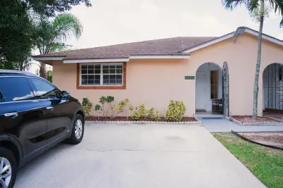 1425 Riverside Cir, Wellington: photo 1 of 25