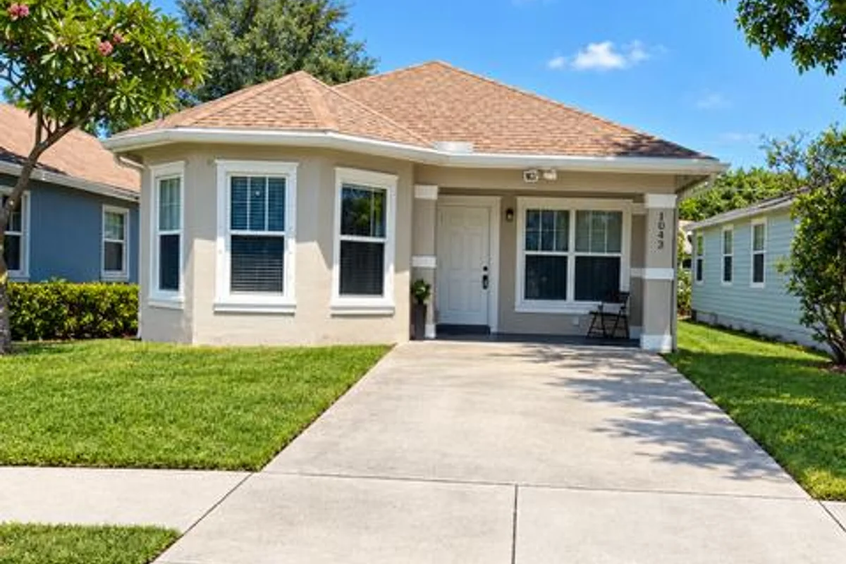1043 22nd St, West Palm Beach: photo 1 of 8