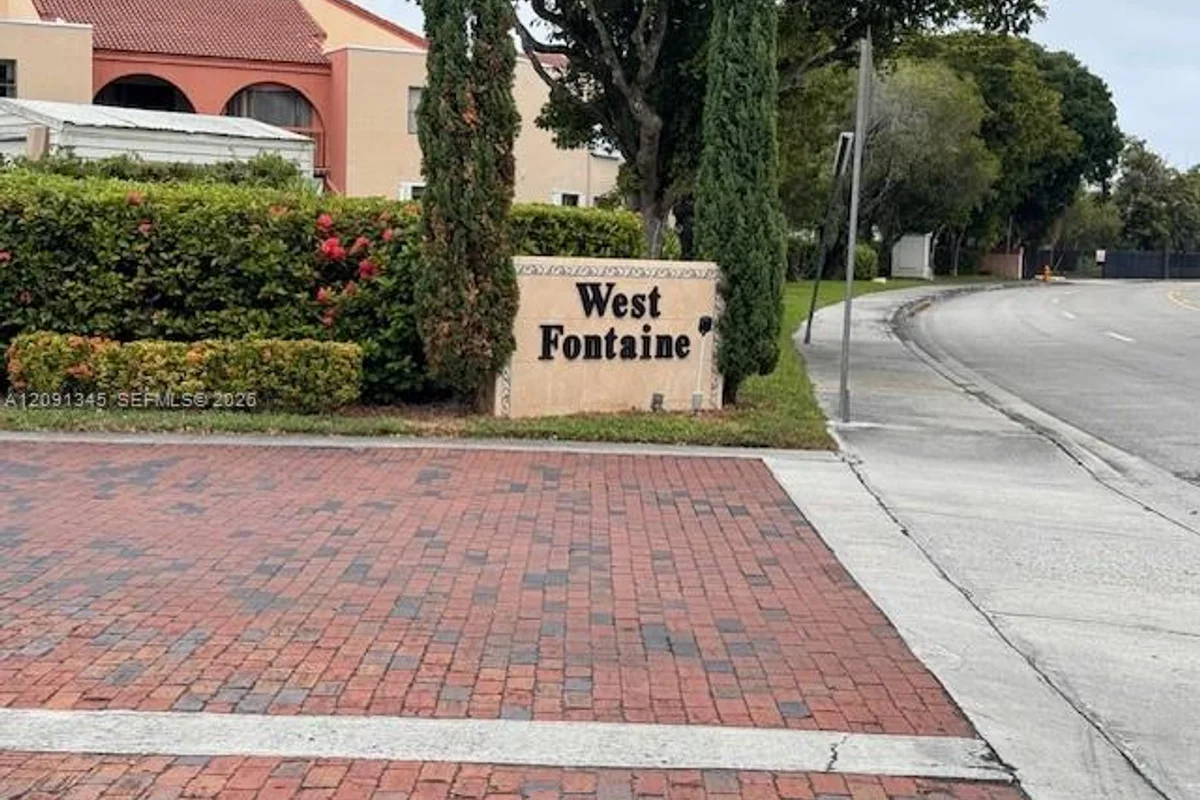 10257 NW 9th St Cir #206-10, Miami: photo 1 of 25