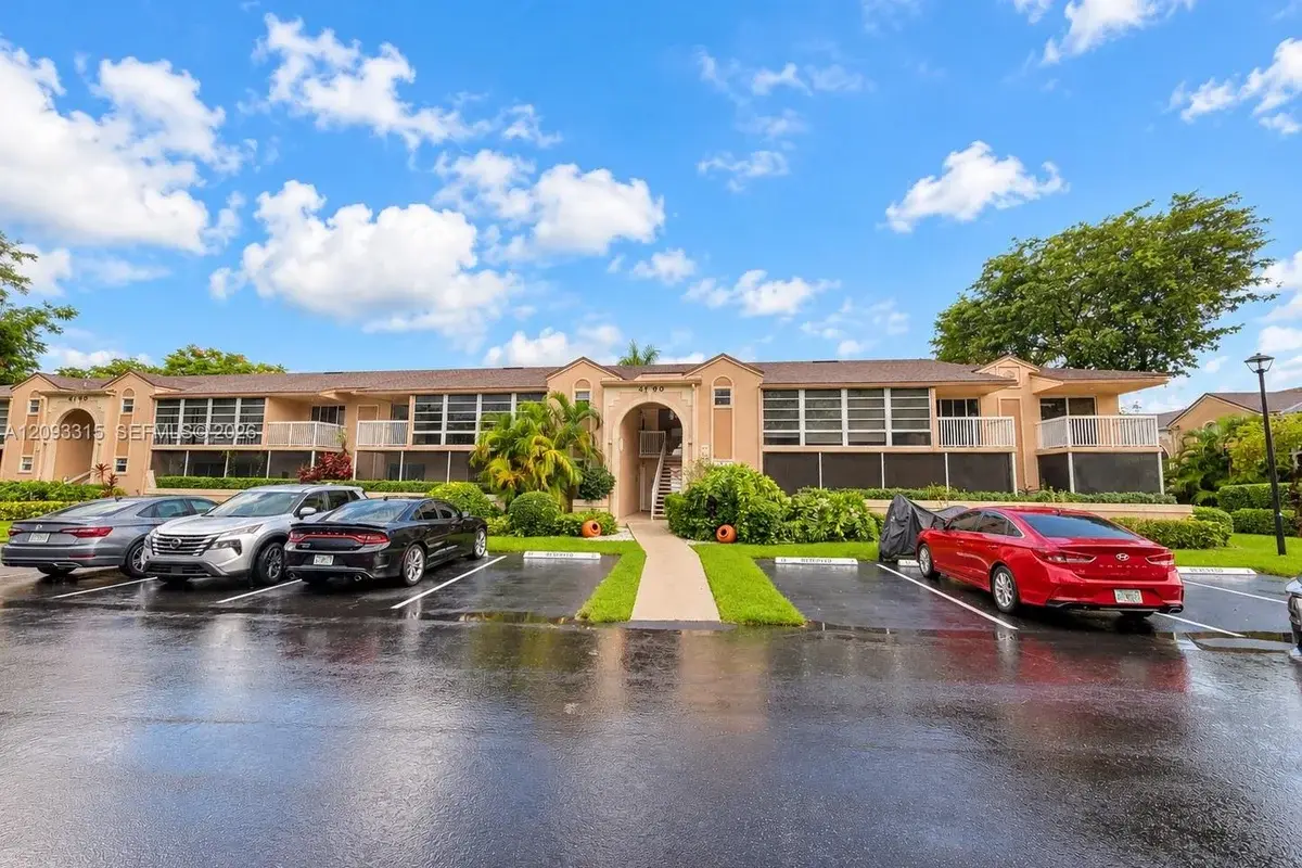 4760 NW 102nd Ave #106-12, Doral: photo 1 of 24