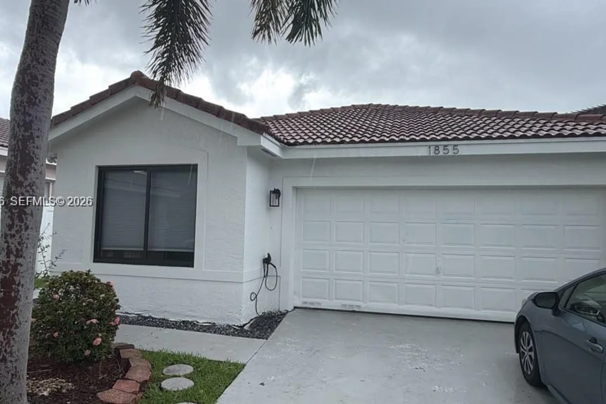 1855 SW 177th Ter, Miramar: photo 1 of 11