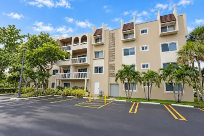 7732 Camino Real #f401, Miami: photo 1 of 18