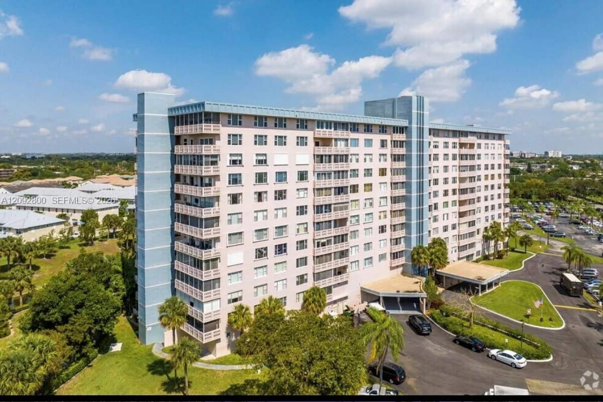 3800 Hillcrest Dr #523, Hollywood: photo 1 of 21