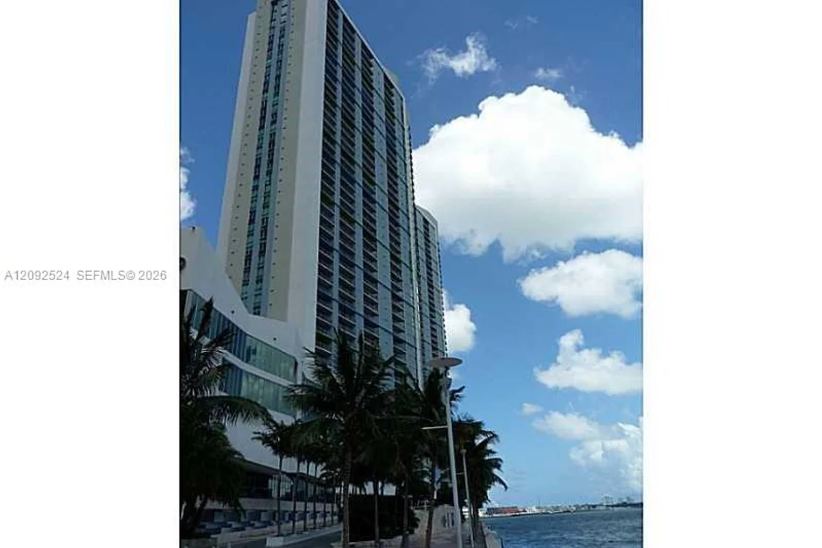 335 Biscayne Blvd #4200, Miami: photo 1 of 30