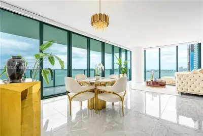 3131 NE 7th Ave #1901, Miami: photo 1 of 21