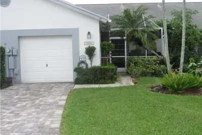 5906 NW 93rd Ter, Tamarac: photo 1 of 37