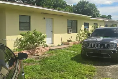 11351 NW 11th Ave, Miami: photo 1 of 7