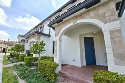 Condo in Hialeah: photo 1 of 25
