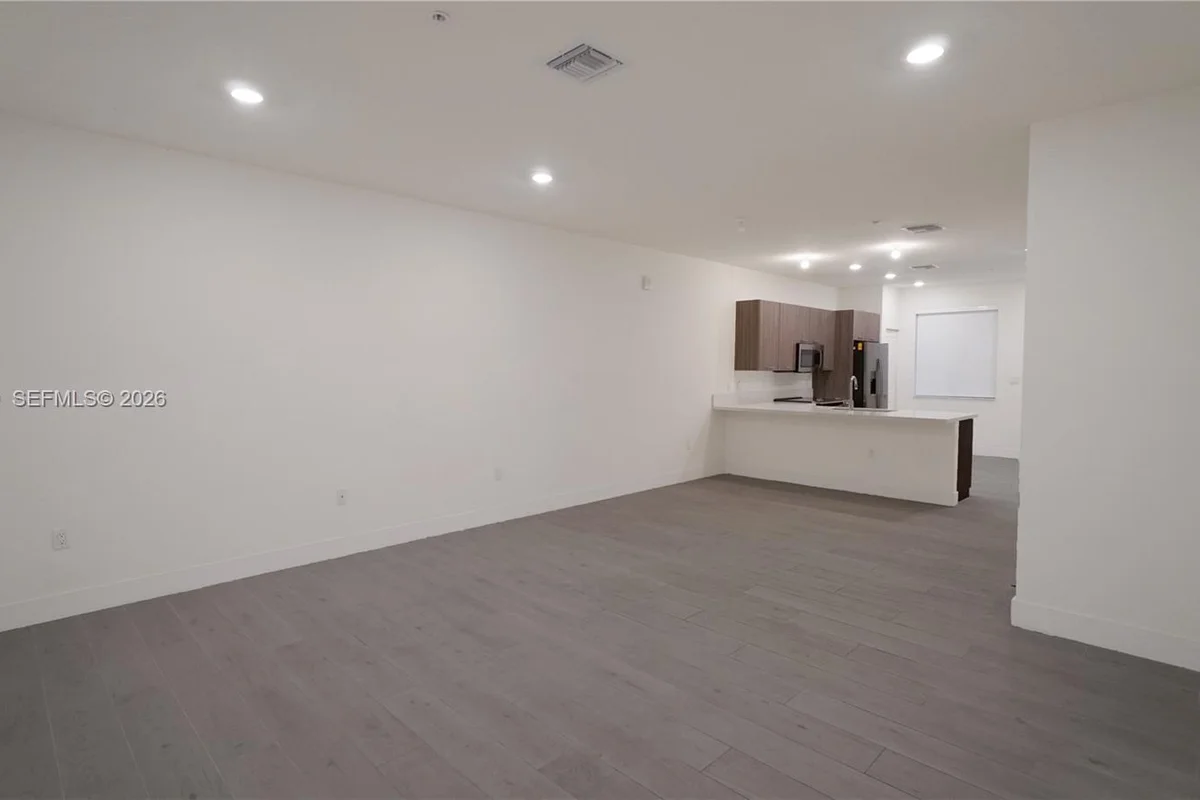 10270 NW 66th St #104, Doral: photo 1 of 31