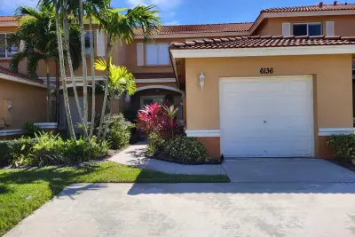 6136 Southard St, West Palm Beach: photo 1 of 23