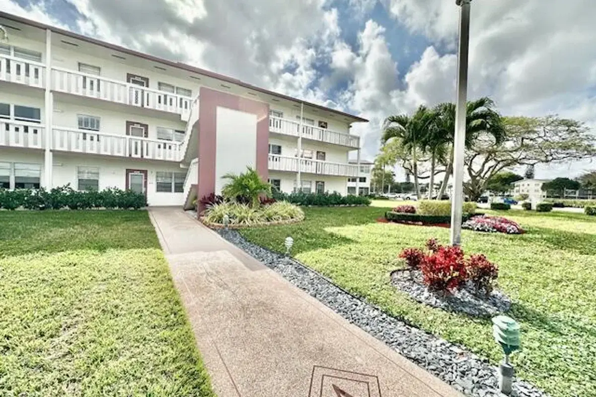 14 Fanshaw A, Boca Raton: photo 1 of 20