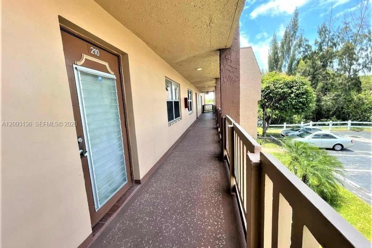 9900 Sunrise Lakes Blvd #210, Sunrise: photo 1 of 33
