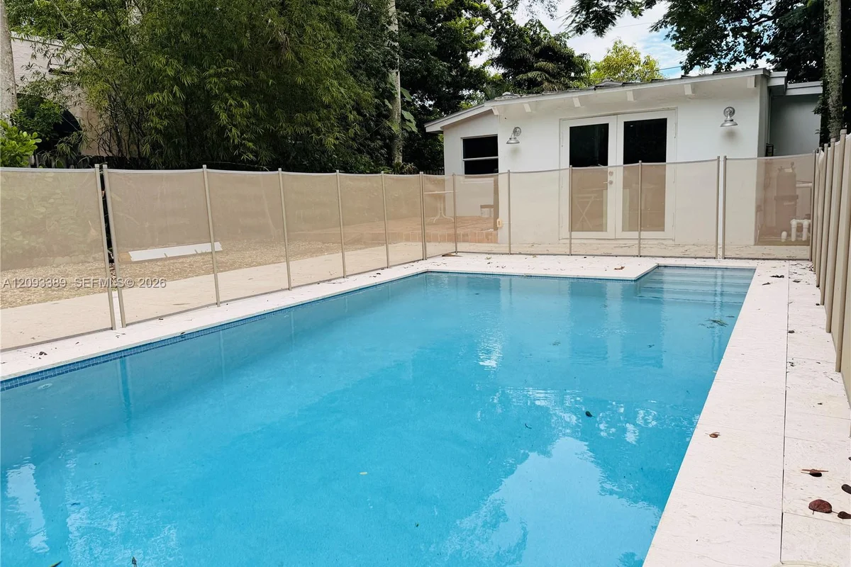 3841 Kumquat Ave, Miami: photo 1 of 7