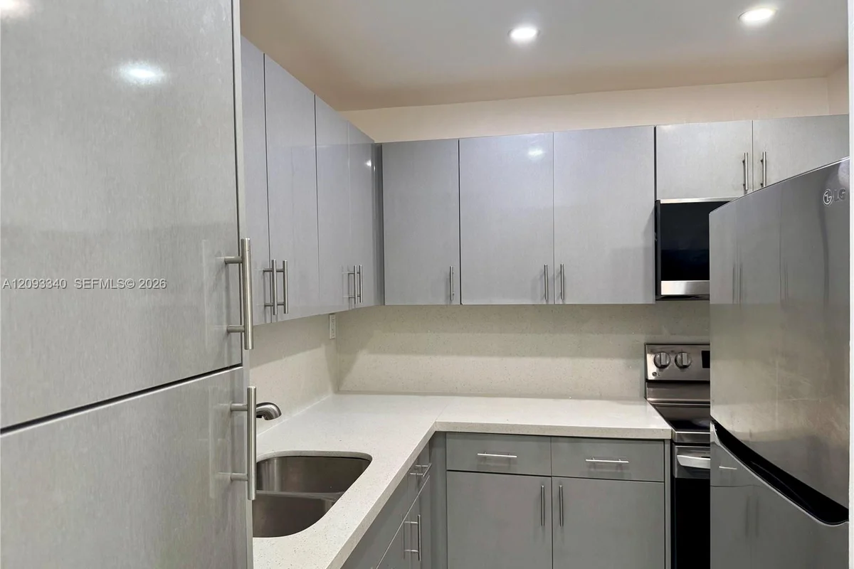 4675 W 18th Ct #501, Hialeah: photo 1 of 32