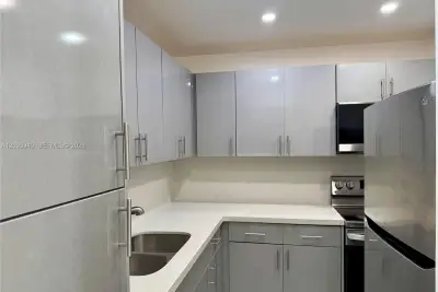 4675 W 18th Ct #501, Hialeah: photo 1 of 32