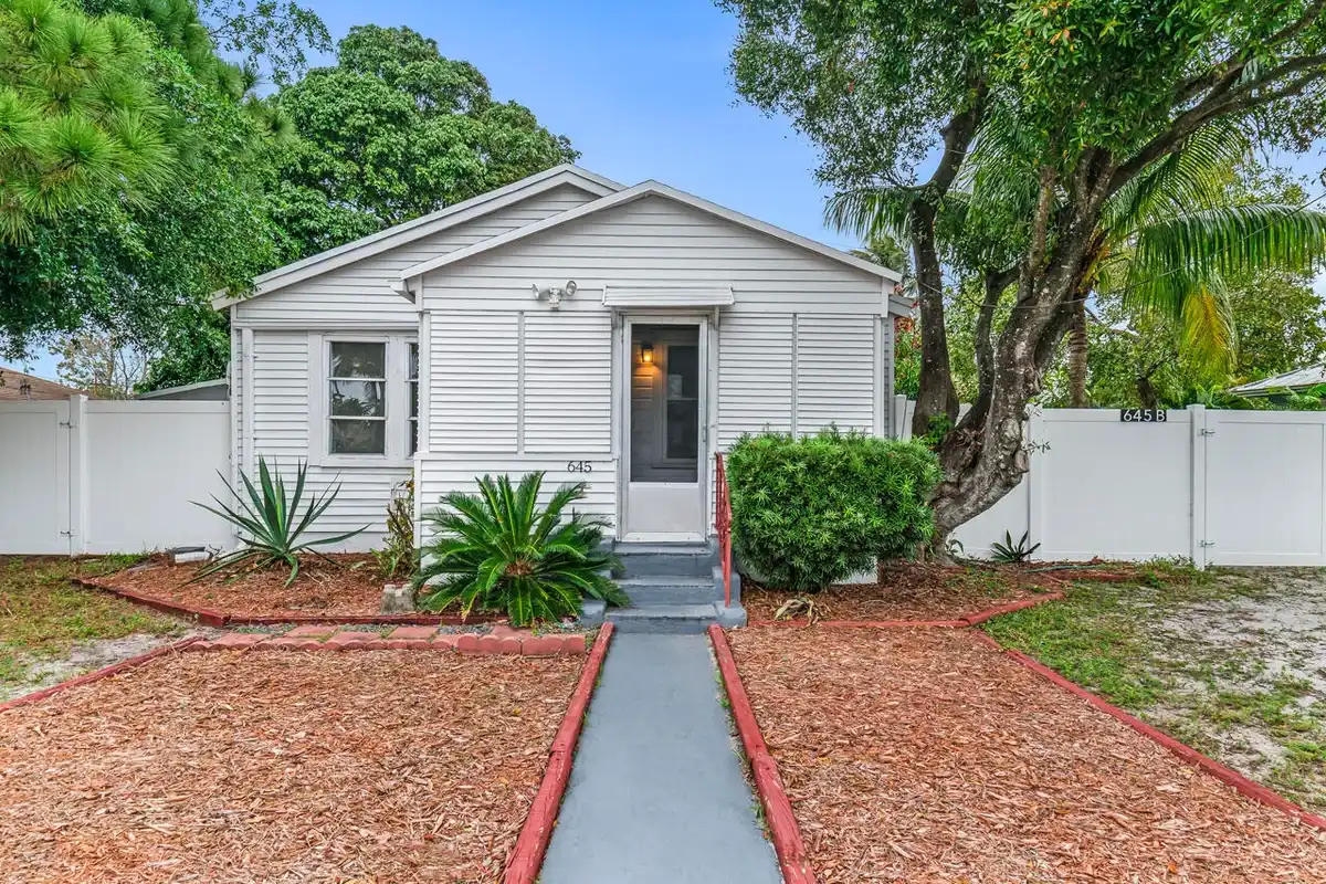 645 NE 38th St #A, Oakland Park: photo 1 of 20