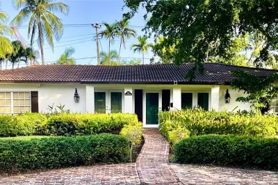 1612 E Lake Dr, Fort Lauderdale: photo 1 of 26