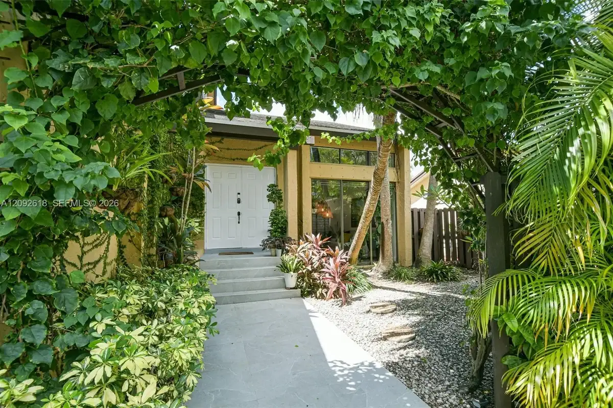 11624 SW 135th Pl, Miami: photo 1 of 67