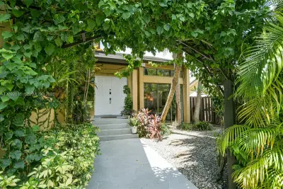 11624 SW 135th Pl, Miami: photo 1 of 67