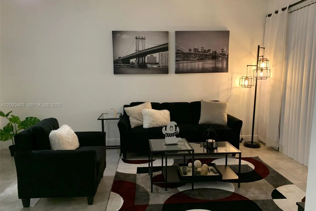 18342 NW 68th Ave #O, Hialeah: photo 1 of 10